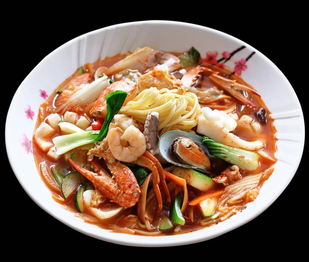 Jjampong: Mie Seafood Pedas Asal Korea yang Populer Banget